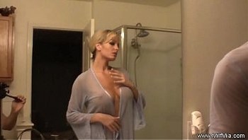 Bathtime For MILF Mia