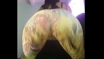 Bucetuda gostosa dancando funk