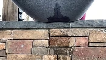TEEN GIRL PEES HER LEGGINGS