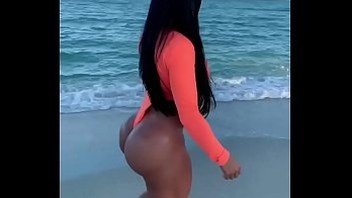 HUGE ASS LATINA WALKING ON THE BEACH