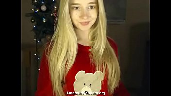 Blondi teen show their way little tits