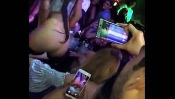 LADY PERREO / DESNUDANDOSE FRENTE AL PUBLICO
