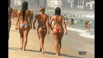 Sexy Brazilian thong booty and Italian beach dancers
