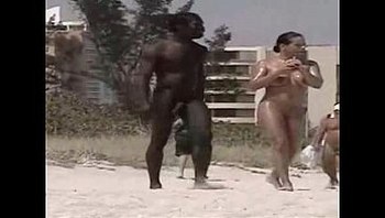 Negro En Playa Nudista