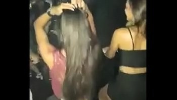 Morena gostosa na boate