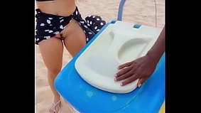 The couple went to the beach to get ready with the popsicle seller João Pessoa Luana Kazaki