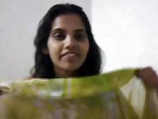 Sexy Indian Boobed Aunty
