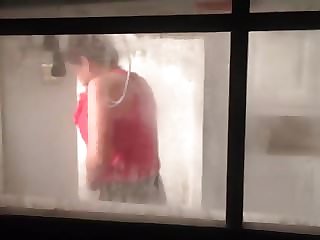 Hostal spy Latinas milf
