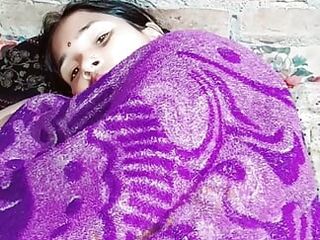 Boyfriend Fucking virgin indian desi bhabhi pussy is hard