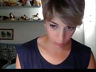 Very beautiful short hair girl CAM